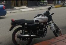 Roban moto en las Colinas