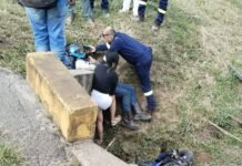 Se fue a cuneta y quedó lesionado