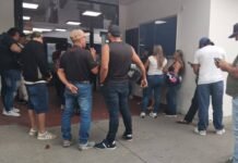 Beneficiarios preguntan en la alcaldía por sus viviendas de Camino Real