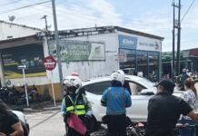 #DenunciaCiudadana / ‘chupas’ de tránsito se pusieron a perseguir motociclista, se le atravesaron y cayeron de las motos